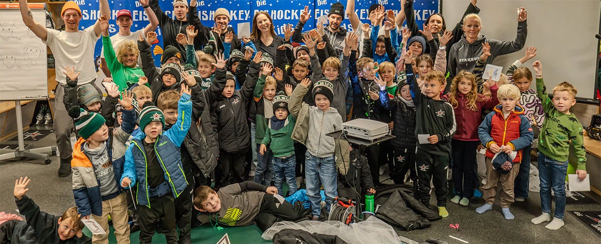 Starbulls-Nachwuchs erlebt besondere Vorlesestunde mit Sabine Hahn