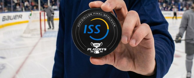 Exklusive Sammlerstücke: DEL2 versteigert original signierte Tor-Pucks des Playoff-Finales 2026